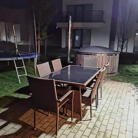 House With Hot Tub Дом отдыха Паланга