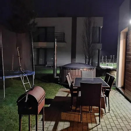 House With Hot Tub *