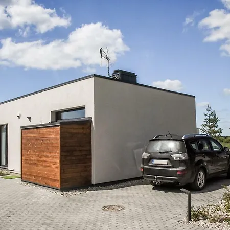 House With Hot Tub *
