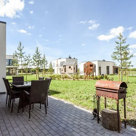 House With Hot Tub Vakantiehuis Palanga