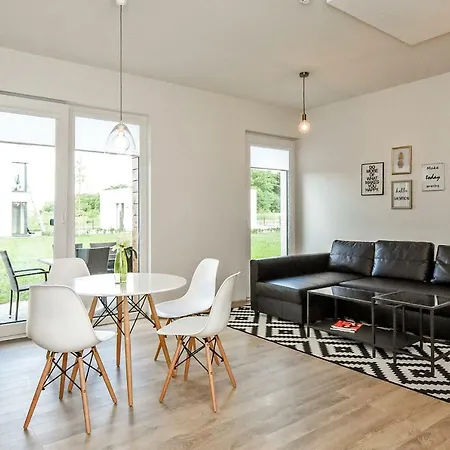 House With Hot Tub *