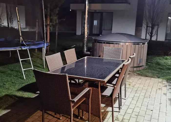 House With Hot Tub 度假居 帕兰加