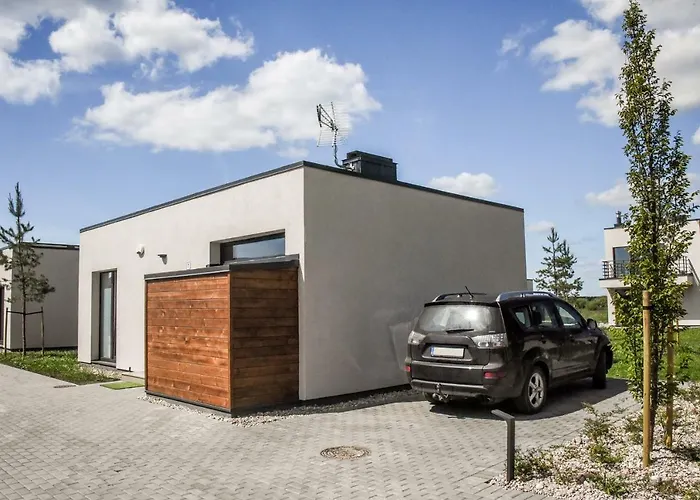 House With Hot Tub *