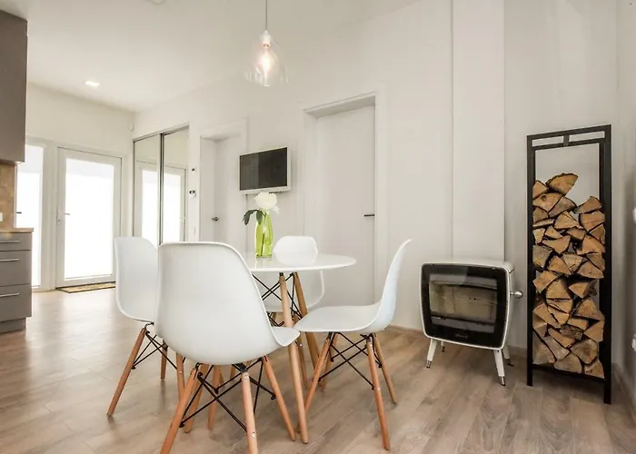 House With Hot Tub בית נופש *