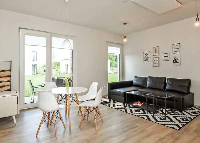 House With Hot Tub *